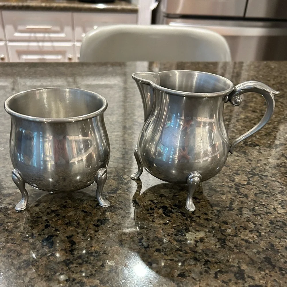 Williamsburg Pewter Hand-wrought Sugar Bowl and Creamer Beautiful Set - Picture 5 of 11